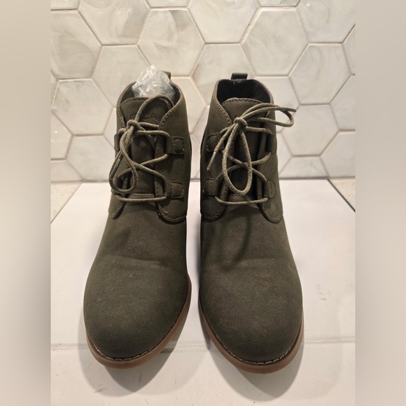 Nautica Womans Olive Green Wedge Bootie Sz 10 Lace Up Great Condition Faux Suede - Picture 2 of 9